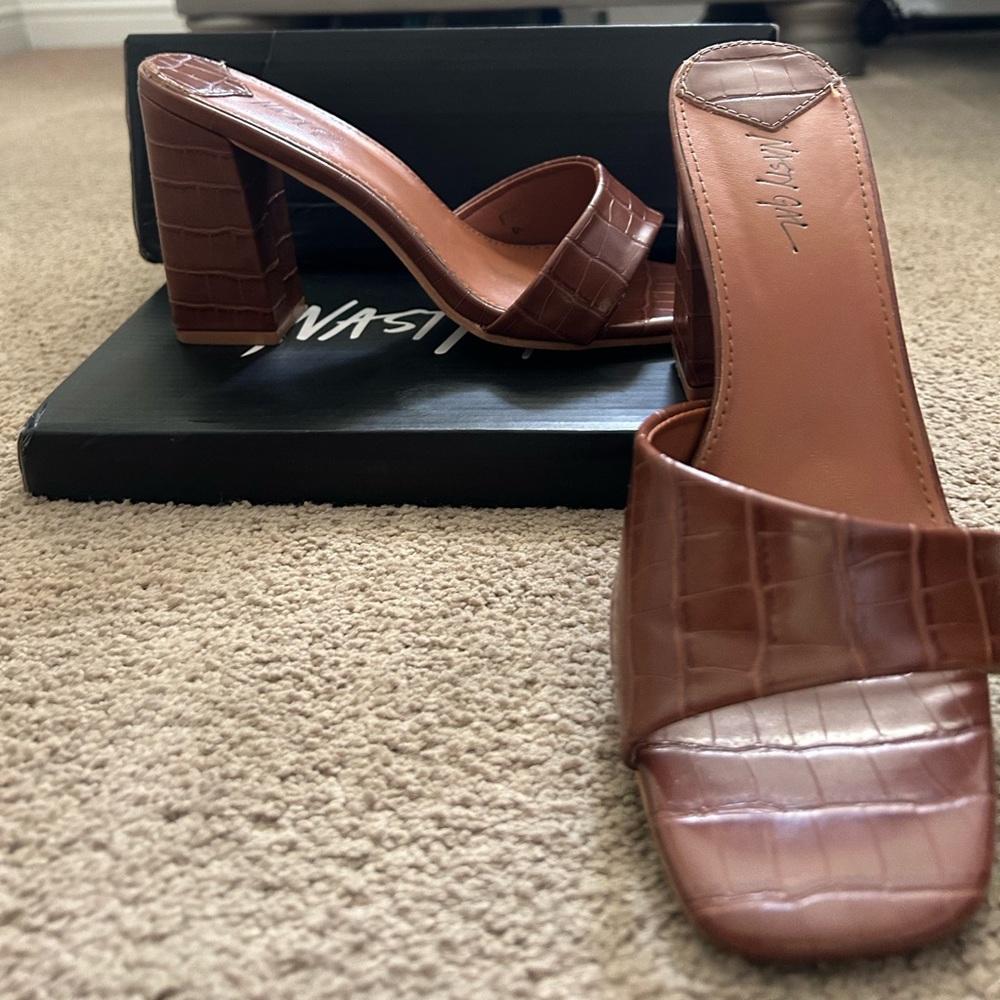 Nasty Gal Camel Brown Croc Heeled Mules - Picture 5 of 5